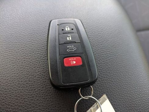 Used 2020 Toyota RAV4 XLE w/ Convenience Package FWD image 33