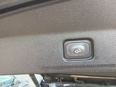 Used 2017 Ford Explorer XLT w/ Equipment Group 202A FWD image 10