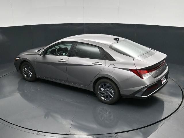Used 2024 Hyundai Elantra SEL FWD image 40
