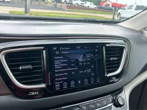 Used 2018 Chrysler Pacifica Touring-L w/ Advanced Safetytec Group FWD image 43