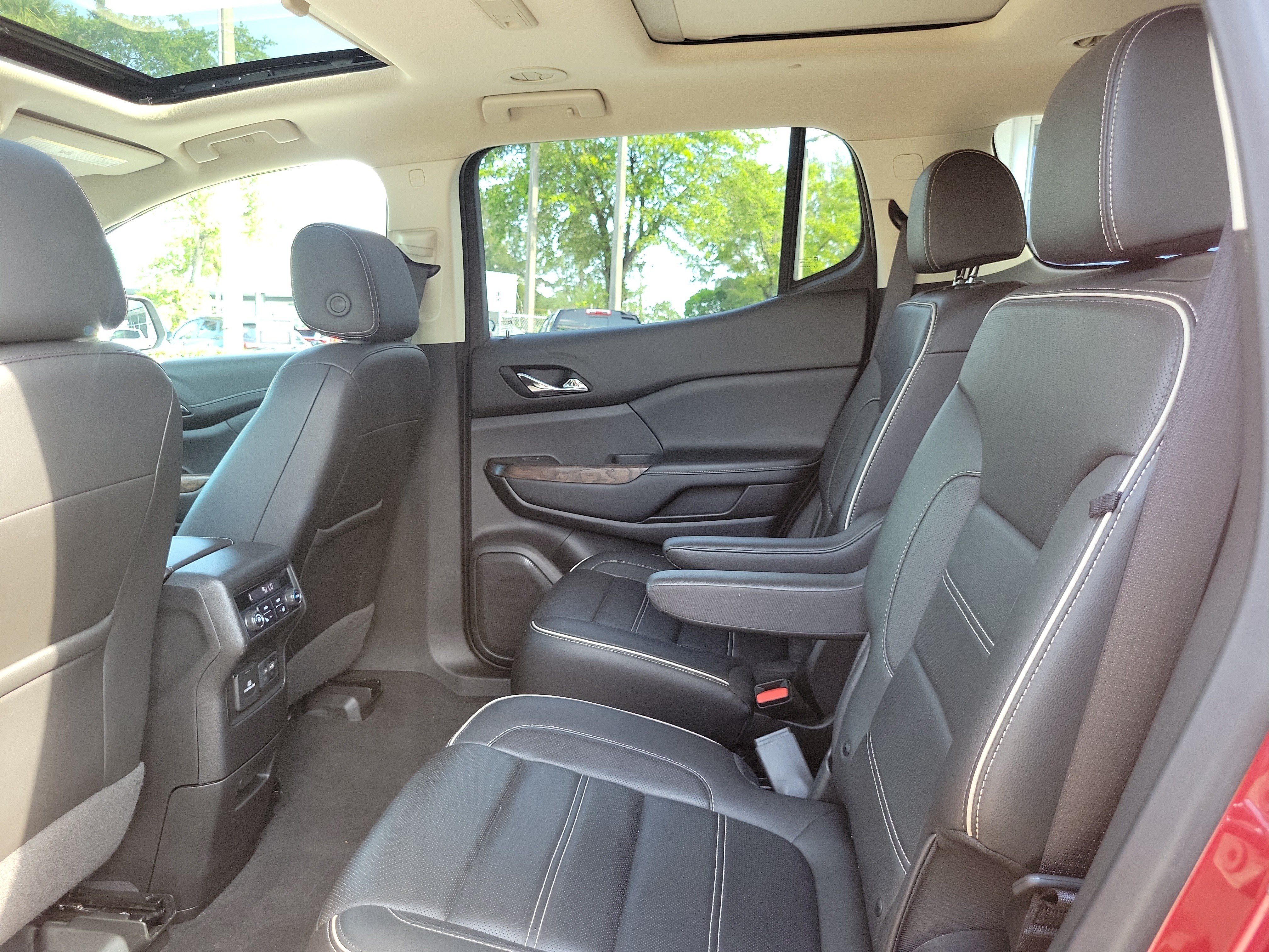 Used 2020 GMC Acadia Denali w/ Technology Package FWD image 14