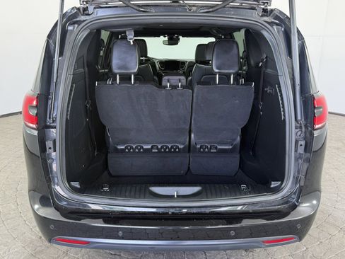 Used 2023 Chrysler Pacifica Limited w/ Uconnect Theater Family Group AWD/4WD image 7