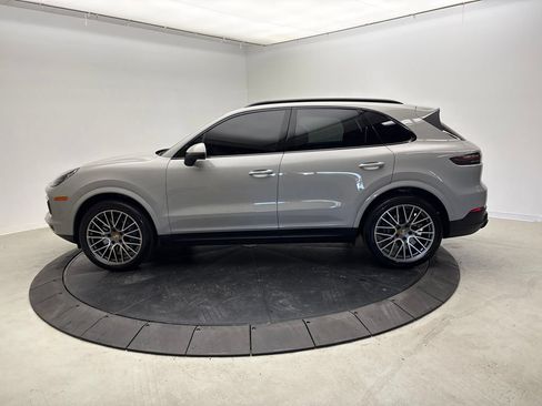 Certified 2023 Porsche Cayenne Platinum Edition AWD/4WD image 2