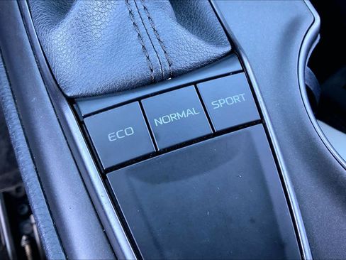 Used 2024 Toyota Camry SE image 32