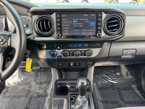 Used 2022 Toyota Tacoma SR5 AWD/4WD image 25