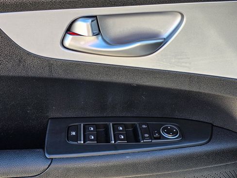 Used 2024 Kia Forte LXS image 12