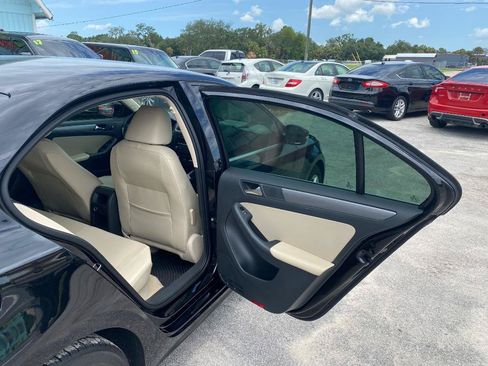 Used 2013 Volkswagen Jetta TDI FWD image 17