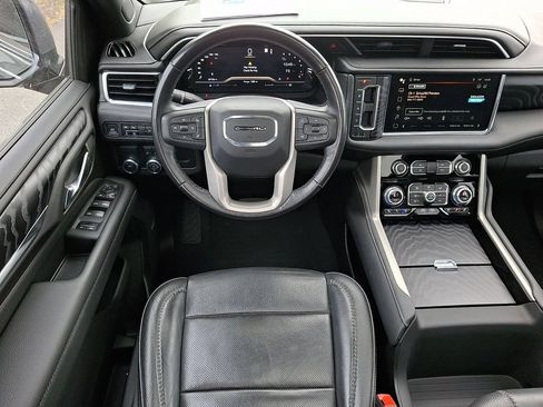 Used 2022 GMC Yukon XL Denali RWD image 12