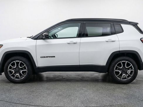 Used 2025 Jeep Compass Trailhawk w/ Trailer Tow Group AWD/4WD image 5