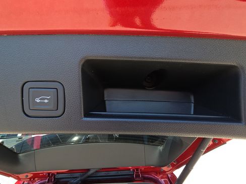 Certified 2025 Chevrolet Equinox RS w/ Safety and Technology Package image 33