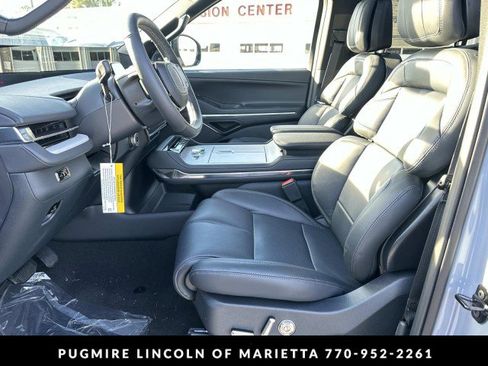 New 2025 Lincoln Navigator Reserve w/ Jet Appearance Package image 9
