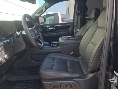 Used 2025 Chevrolet Suburban RST AWD/4WD image 6