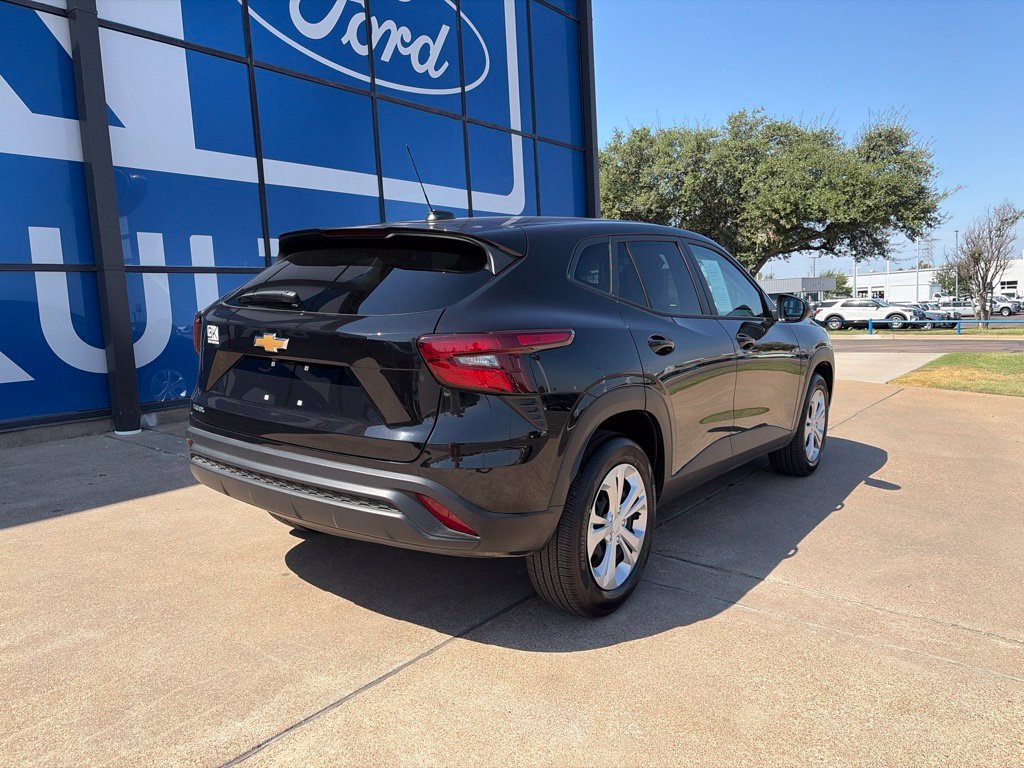 Used 2026 Chevrolet Trax LS FWD image 7