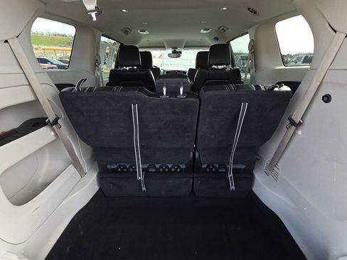 Used 2023 Chrysler Pacifica Touring-L FWD image 31
