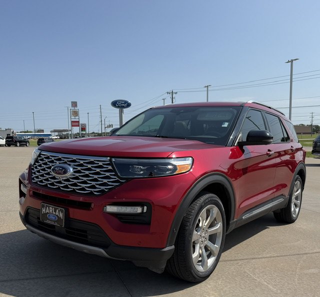 Used 2020 Ford Explorer Platinum w/ Premium Technology Package AWD/4WD image 2