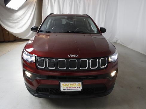 Used 2022 Jeep Compass Latitude image 6