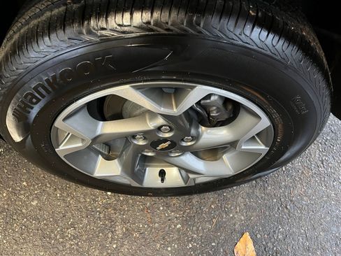 Used 2025 Chevrolet Trax LT image 30