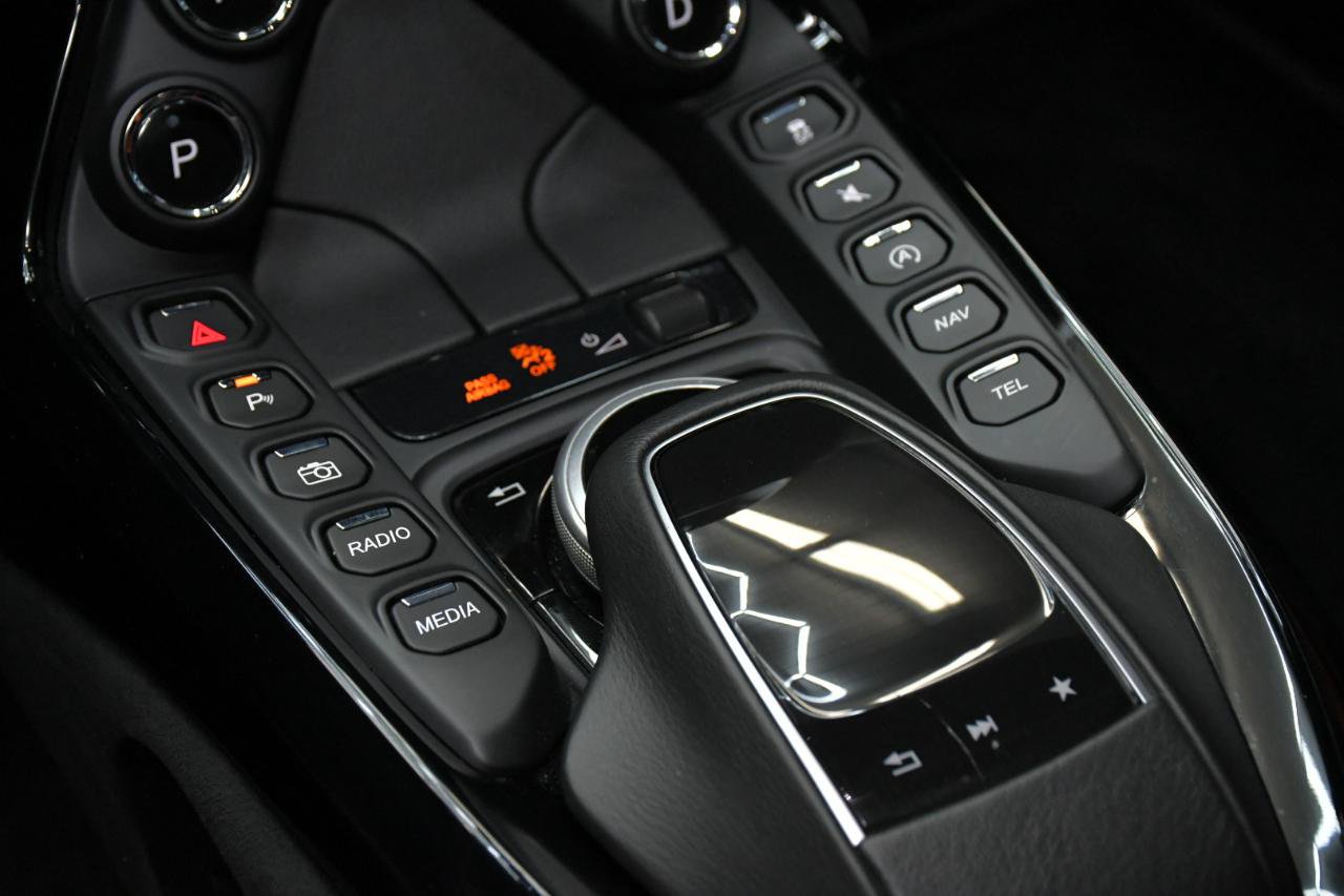 Used 2020 Aston Martin V8 Vantage Coupe RWD image 33