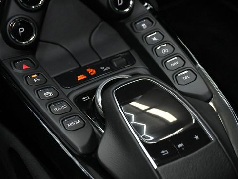 Used 2020 Aston Martin V8 Vantage Coupe RWD image 33