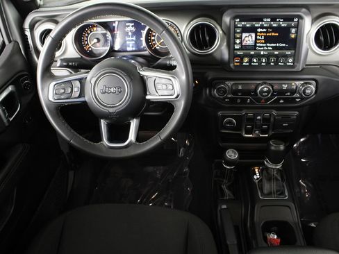 Used 2023 Jeep Gladiator Overland image 6