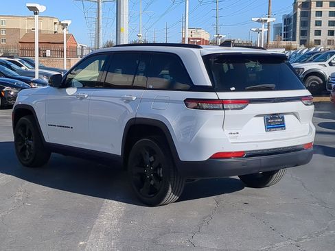 Used 2024 Jeep Grand Cherokee Altitude image 4