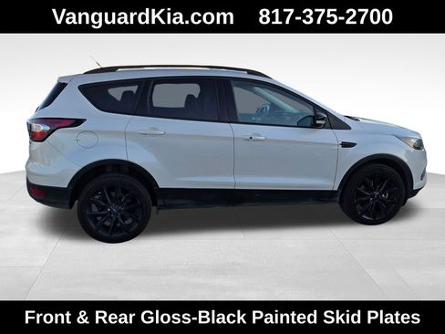 Used 2017 Ford Escape Titanium image 9