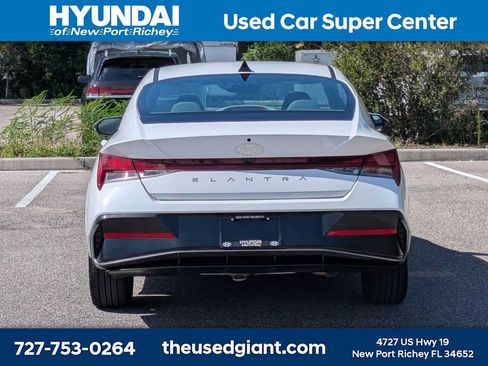 Certified 2025 Hyundai Elantra SEL FWD image 4