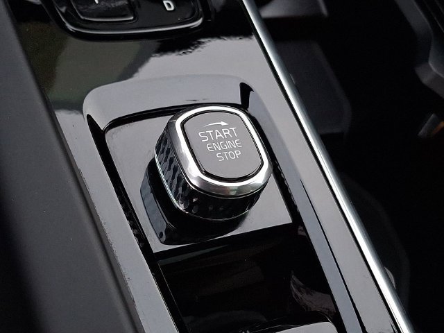Certified 2026 Volvo XC60 B5 Plus AWD/4WD image 27