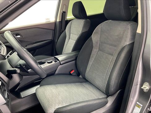 Used 2023 Nissan Rogue SV image 17