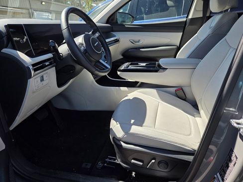 Used 2025 Hyundai Tucson Limited AWD/4WD image 3