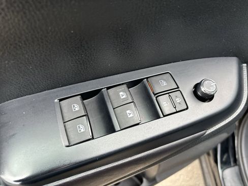 Used 2017 Toyota Highlander SE image 8