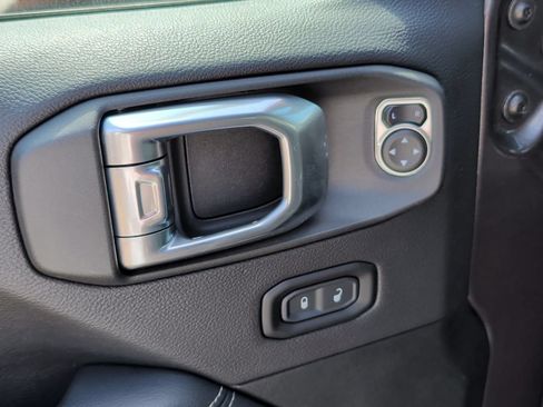 Used 2021 Jeep Wrangler Unlimited Sahara AWD/4WD image 15
