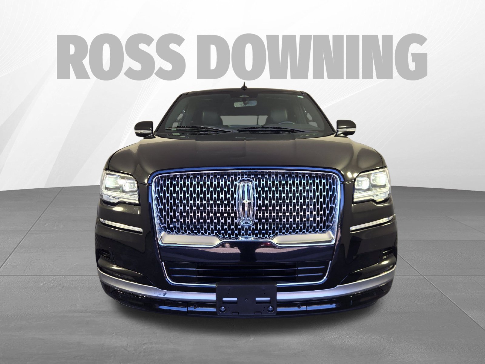 Used 2024 Lincoln Navigator Premiere AWD/4WD image 2
