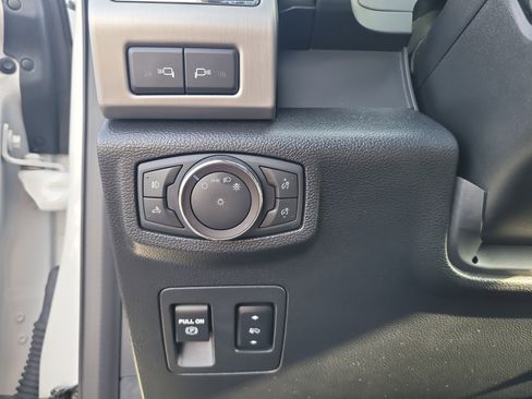 Used 2019 Ford F150 Platinum w/ Equipment Group 701A Luxury AWD/4WD image 33
