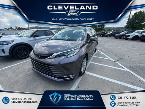 Used 2021 Toyota Sienna Limited FWD image 1
