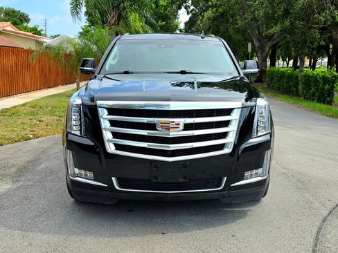 Used 2017 Cadillac Escalade ESV Luxury AWD/4WD image 2