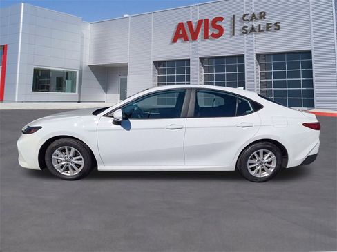 Used 2025 Toyota Camry LE image 10