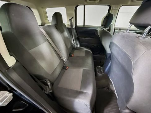 Used 2015 Jeep Patriot Latitude FWD image 28