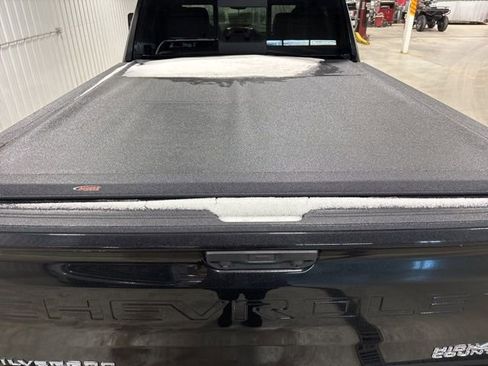 Used 2023 Chevrolet Silverado 2500 High Country image 9