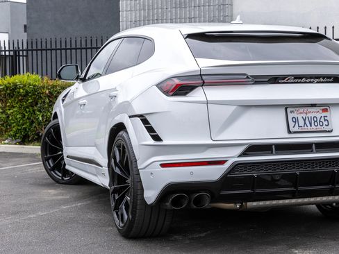 Used 2024 Lamborghini Urus S AWD/4WD image 6