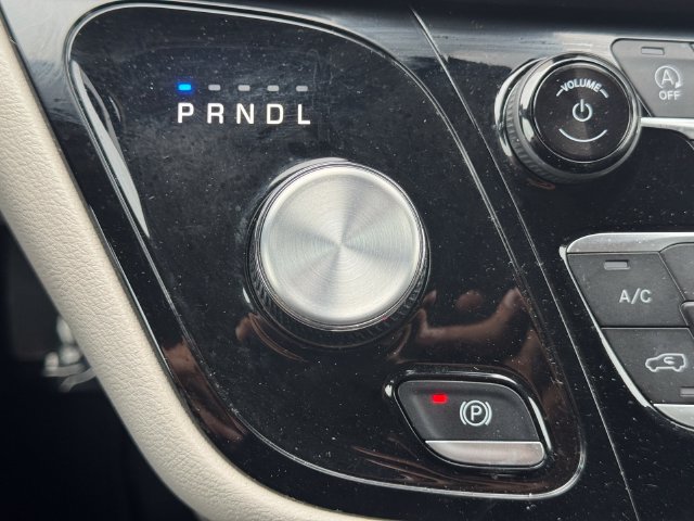 Certified 2024 Chrysler Pacifica Touring-L FWD image 36