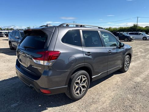 Used 2023 Subaru Forester Premium AWD/4WD image 3