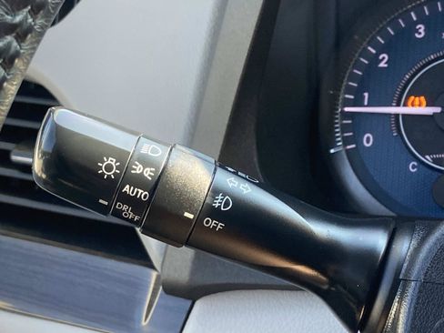 Used 2017 Toyota Sienna XLE w/ XLE Navigation Package FWD image 26