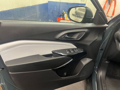 Used 2025 Chevrolet Trax LT image 18