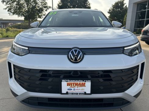 New 2025 Volkswagen Tiguan SE image 7