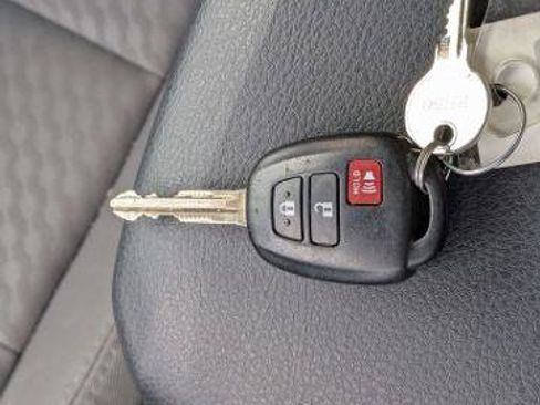 Used 2022 Toyota Tacoma SR AWD/4WD image 29