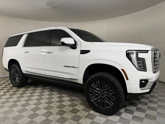 Used 2025 GMC Yukon XL Denali w/ Sun & Power Step Package RWD image 11