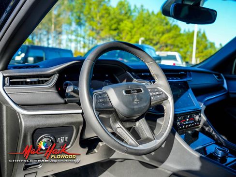 Used 2024 Jeep Grand Cherokee Altitude image 14