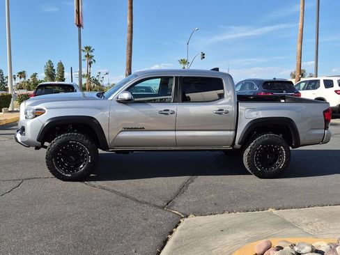 Used 2019 Toyota Tacoma TRD Off-Road w/ Technology Package AWD/4WD image 3