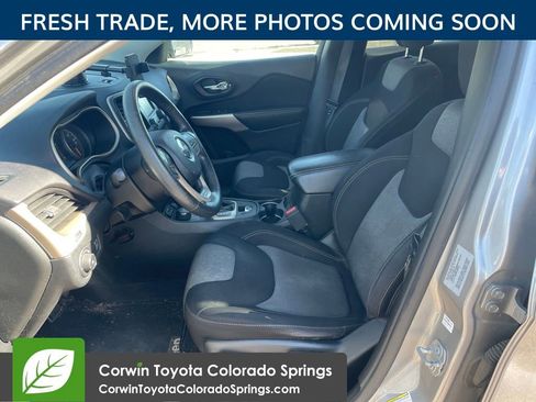 Used 2018 Jeep Cherokee Latitude AWD/4WD image 7